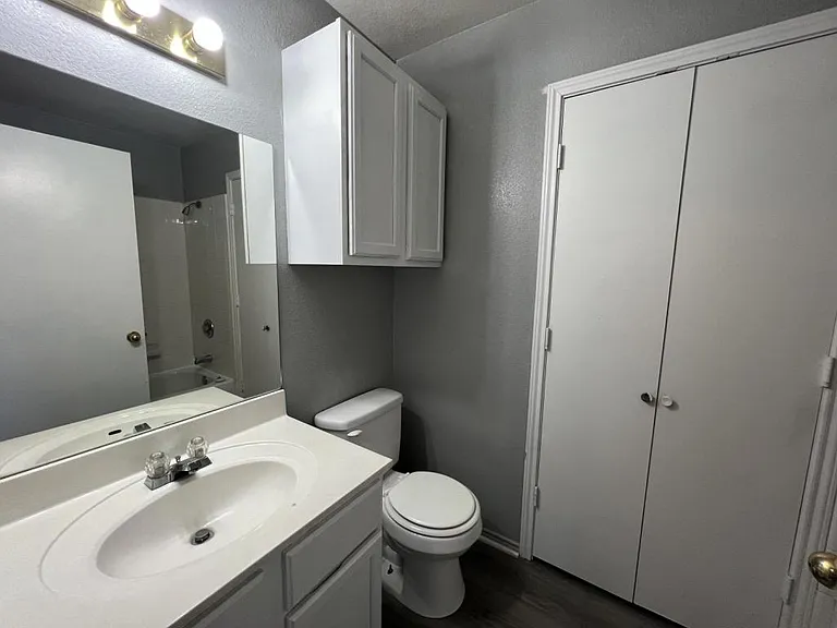 5908 Greengate Dr #B — Photo 15