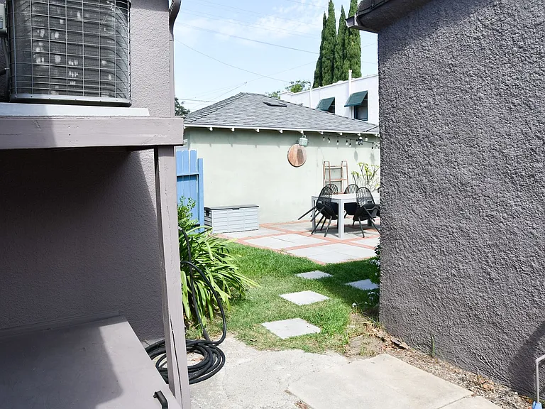 629 W Culver Ave — Photo 37