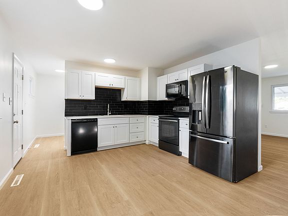 2nd image of 2542 Edsel Ave