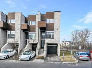 35 Midhurst Hts #33, Hamilton, ON L8J 0K9