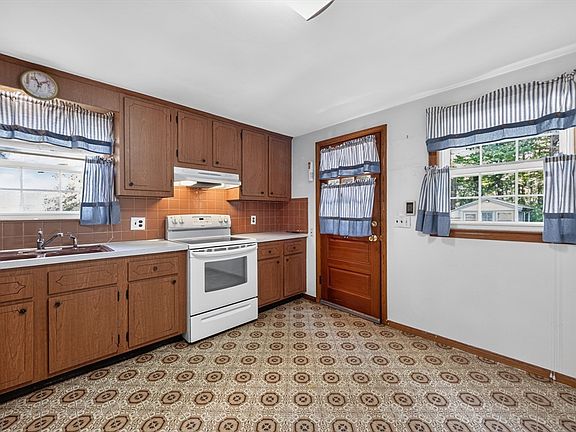 4th image of 1 Ridgeway Ave