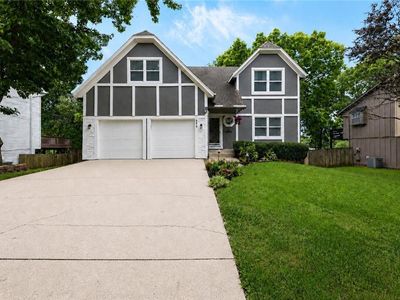 909 E Johnston Cir, Olathe, KS, 66061