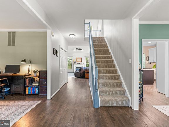 3rd image of 7517 Oyster Bay Way