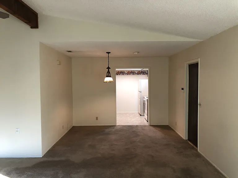 914 W Meadowmere Ln — Photo 6
