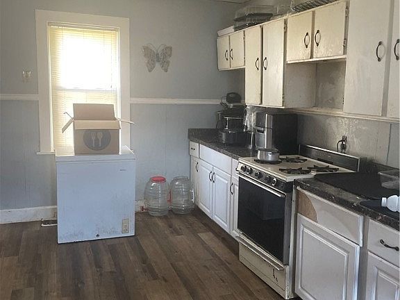3rd image of 1231 E 60th St