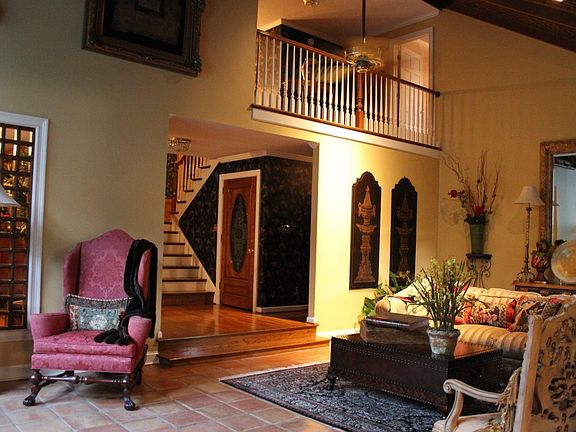 5th image of 124 N Valhalla Ln