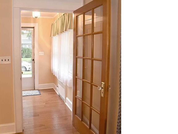 2nd image of 104 Aspen St