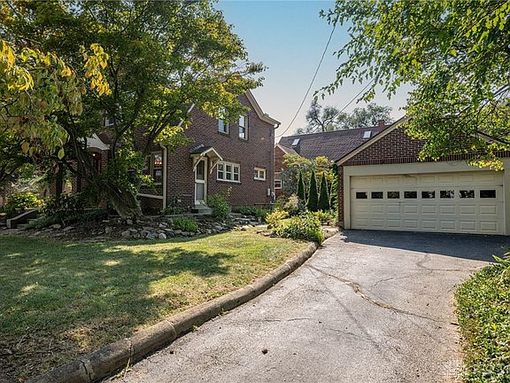 3rd image of 2021 Far Hills Ave