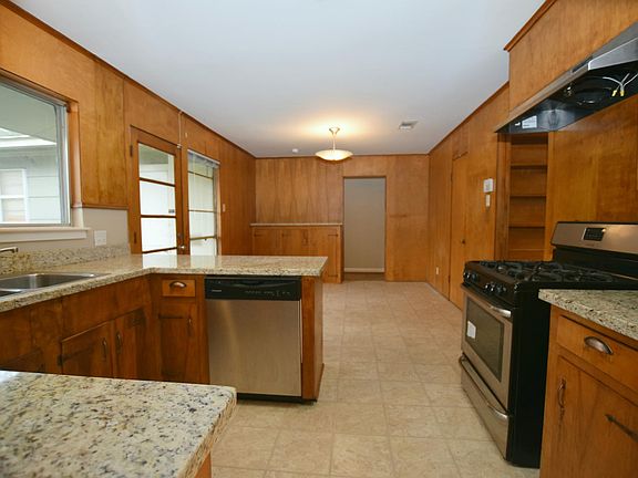 4th image of 8046 Longridge Dr