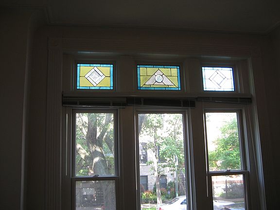 3rd image of 1129 N Winchester Ave APT 1F