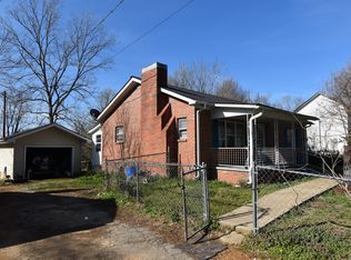 112 Perry St, Linden, TN 37096