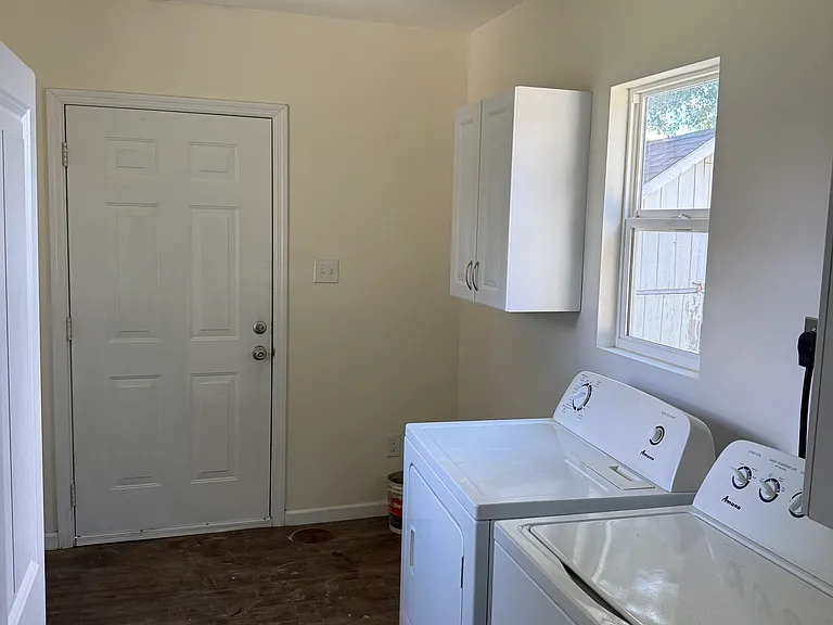 944 Highland Park Dr — Photo 2