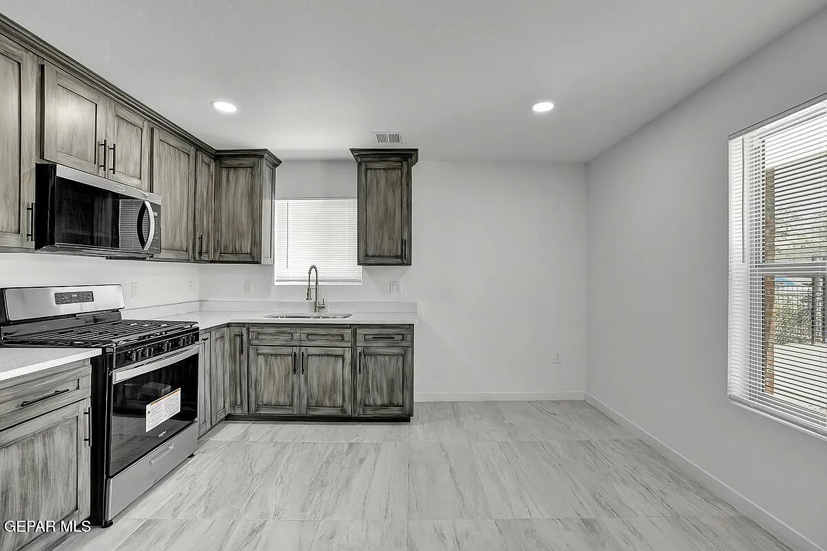 1 bed, 1.0 bath, 576 sqft, $1,100 — Photo 4