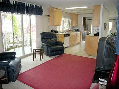 5th image of 1402 22nd St NE Unit 61