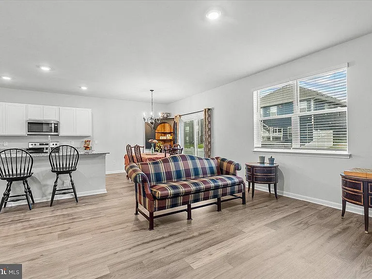 109 Woodford Dr — Photo 15