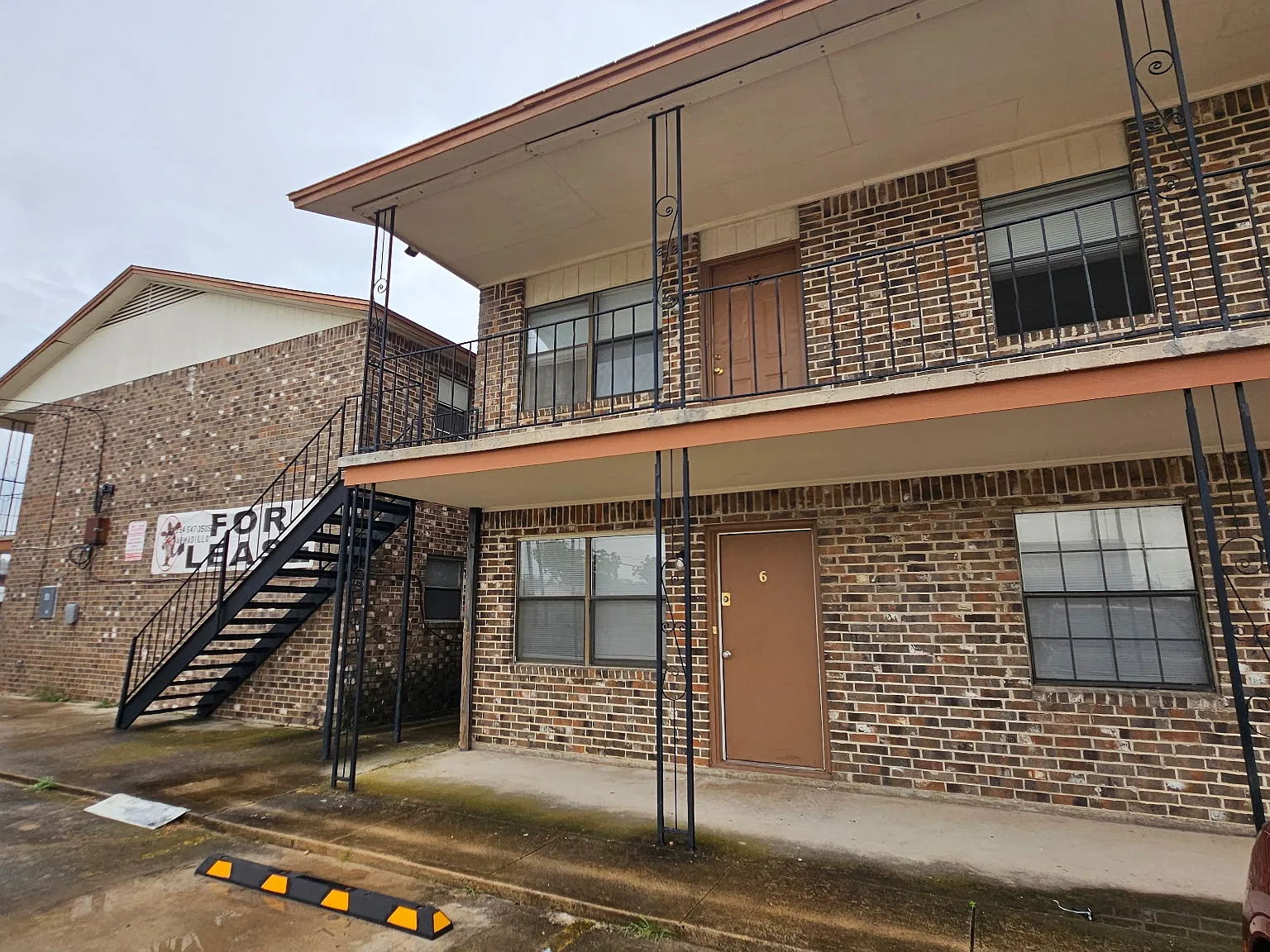 2 bed, $585 — Photo 1