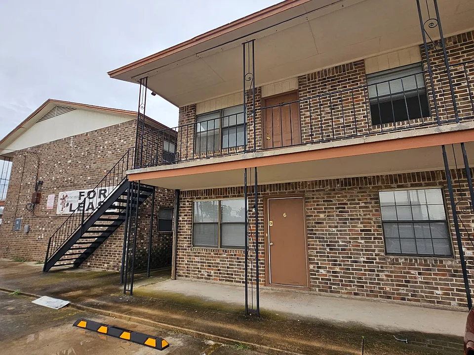 102 E Avenue A #6