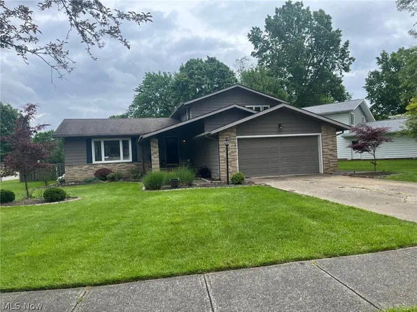 7879 Cresthill Dr, Seven Hills, OH 44131