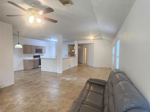 5th image of 14914 Sugarhollow Dr