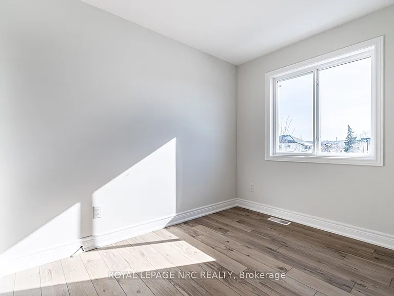 121A Moffatt St #25 — Photo 27