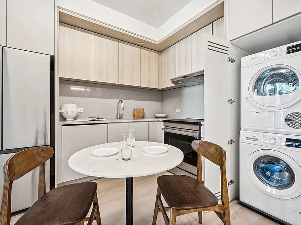 1st image of 17 Hanover Pl #21E