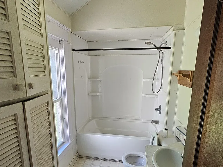 206 N State St — Photo 8