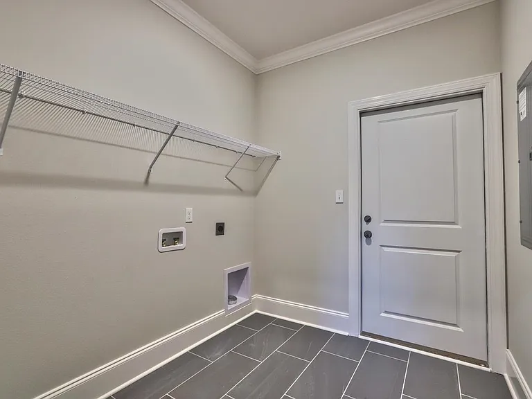 43 Sarlan Garden Dr — Photo 32