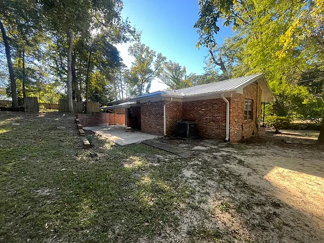 3 bed, 1.5 bath, 1349 sqft, $1,100 — Photo 3