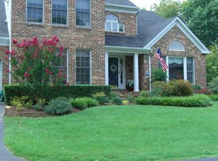 6194 Secret Hollow Ln, Centreville, VA 20120