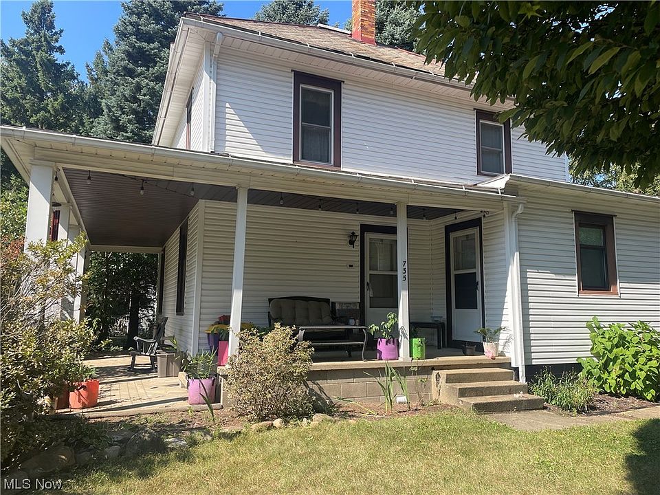 1st image of 735 E Oak St