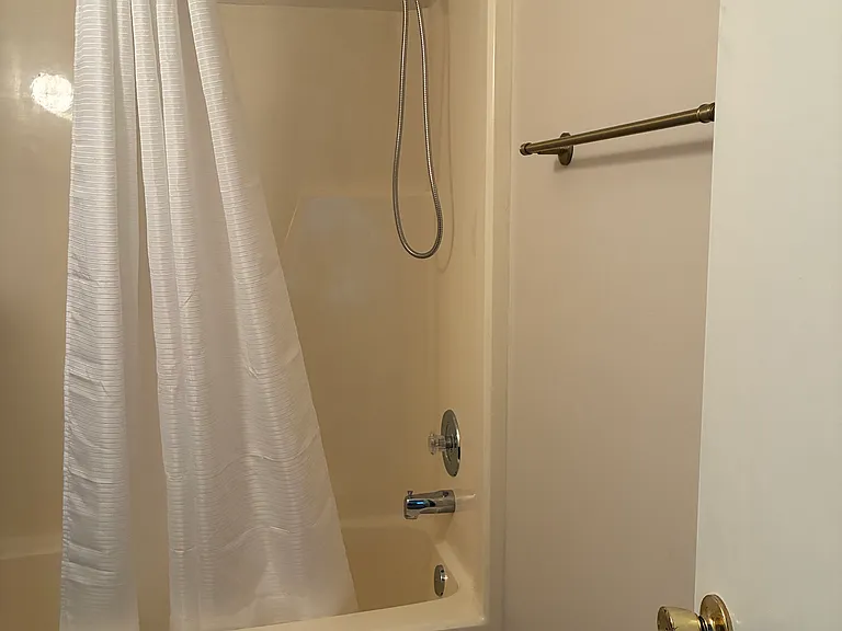 712 Pointe Ct #A — Photo 16