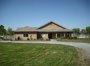 23611 Hacienda Dr, Acampo, CA 95220