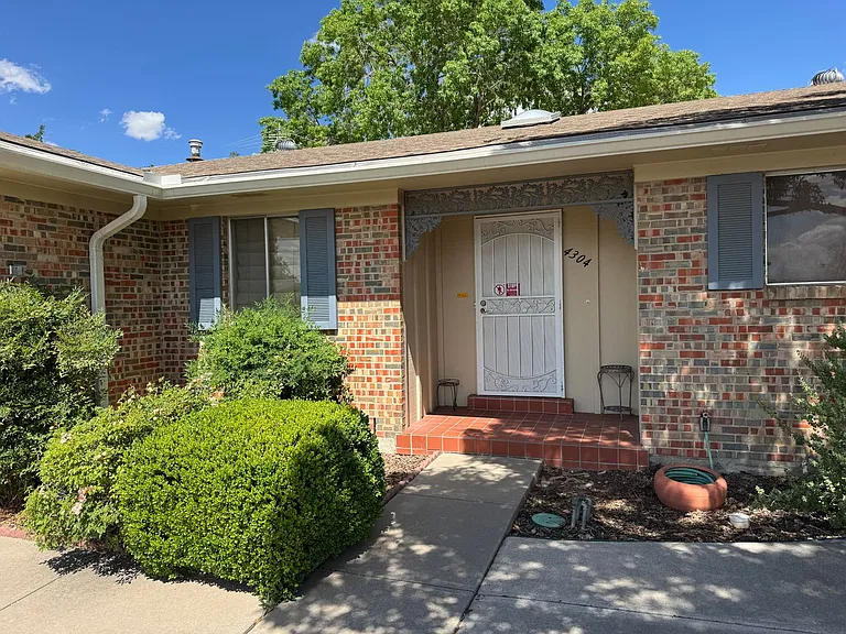 4304 Andrew Dr NE — Photo 2