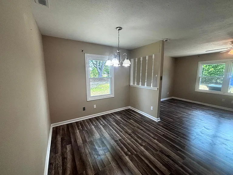5523 Livingston Dr — Photo 13