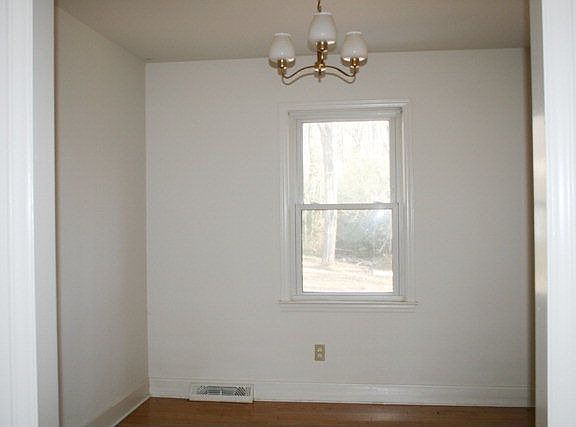 5th image of 1870 Ballard Dr