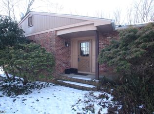 2 Spring Hill Rd, Annandale, NJ 08801