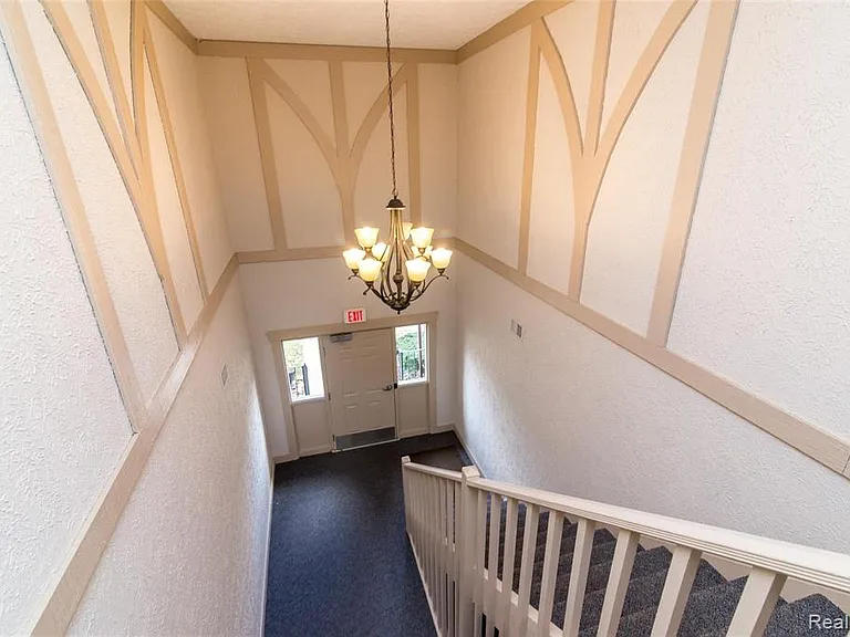 42160 Woodward Ave #8 — Photo 20