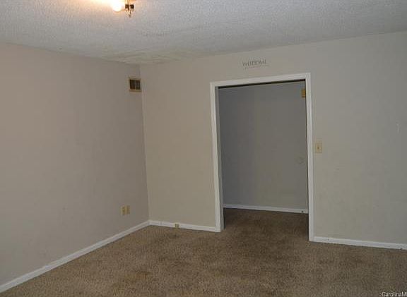 2nd image of 641 W Sharpe St