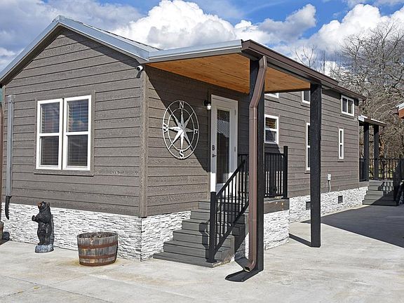 2nd image of 435 Golden Nugget Rd