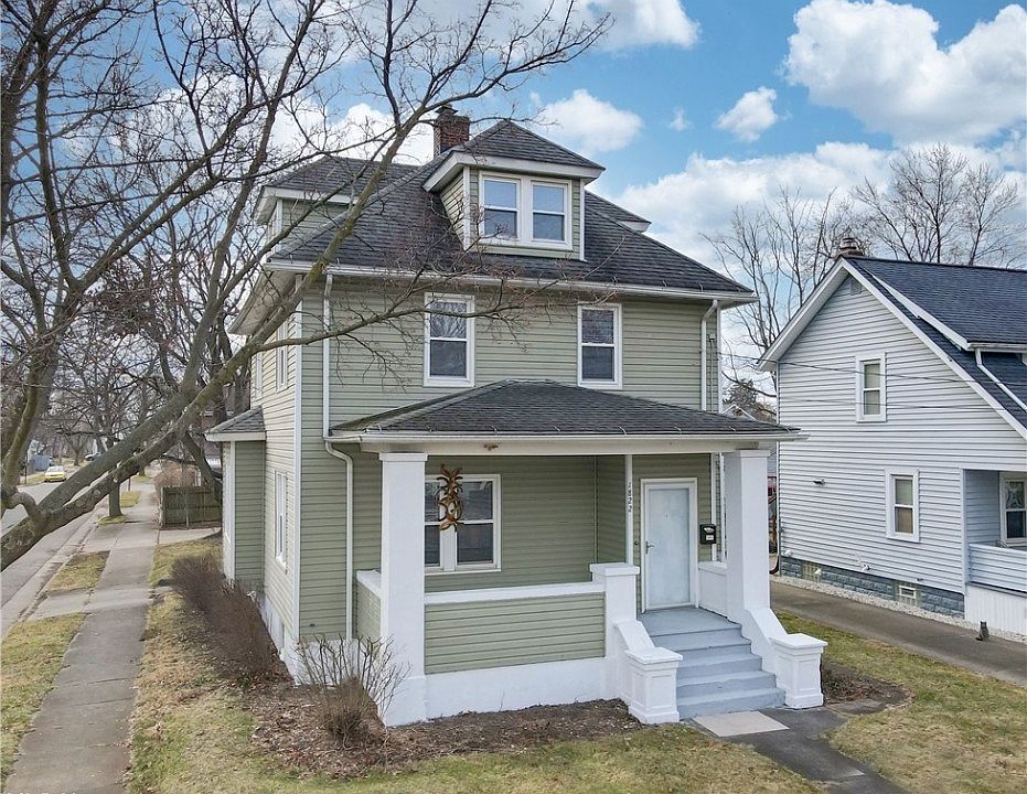 1st image of 1822 Adelaide Blvd