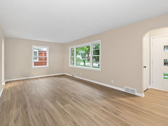 5th image of 1042 S 8th Ave