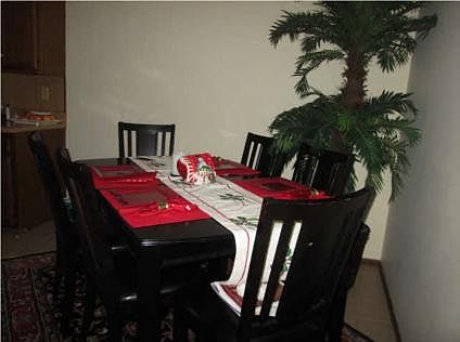 KITCHEN DINING AREA
