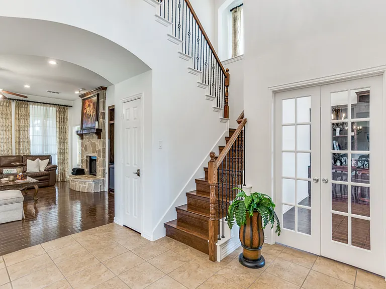 7110 Waterbury Dr — Photo 20