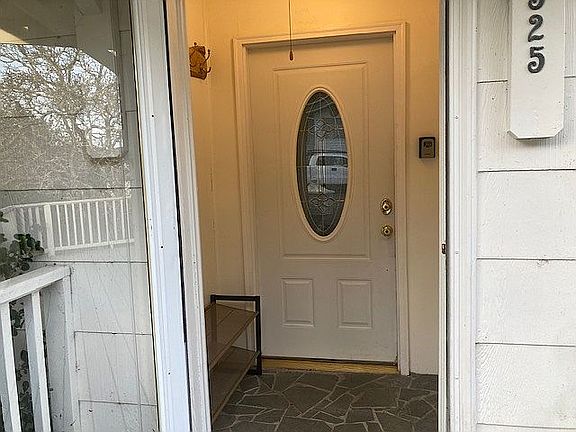 3rd image of 525 Elm Ave