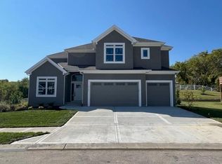 5720 NW Barn Hill Rd, Kansas City, MO 64152