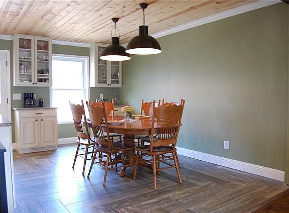5th image of 303 N Weatherred Dr