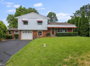 1420 Sandwood Rd, Conshohocken, PA 19428