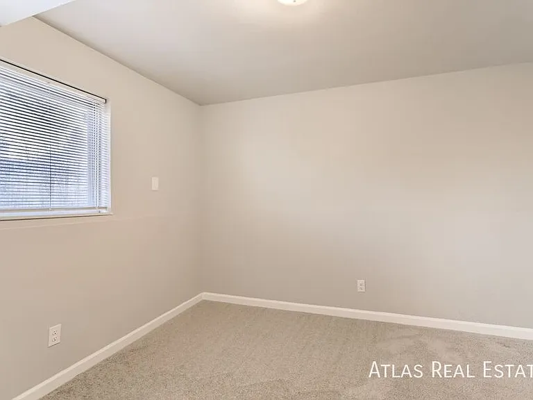 364 S Peoria Cir — Photo 10