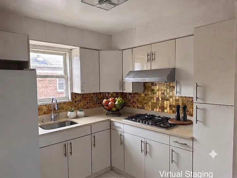 13742 Geranium Ave #2 — Photo 2