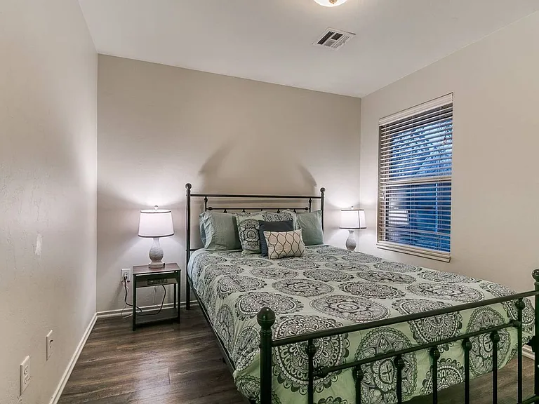 436 Chalk Hill Ct — Photo 22